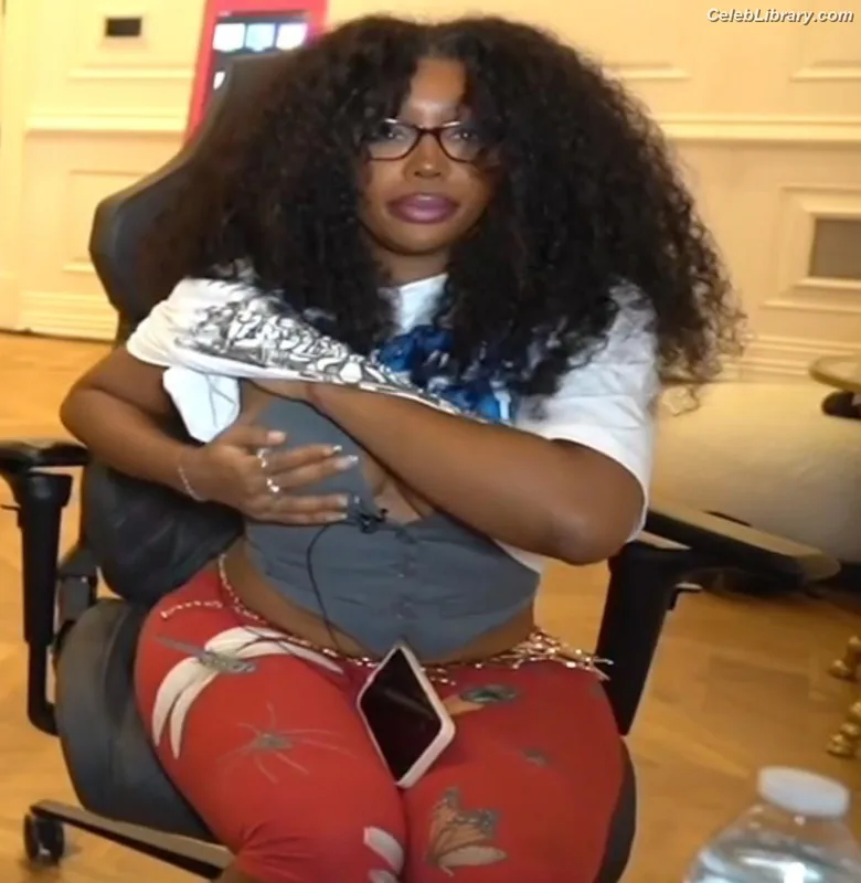 SZA Solana Rowe photo 10 of 457