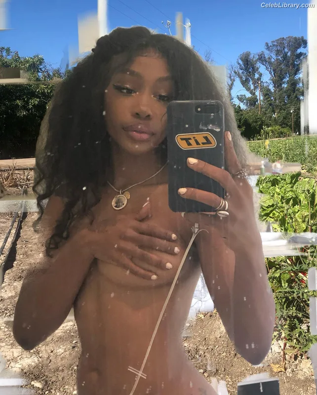 SZA Solana Rowe photo 8 of 457