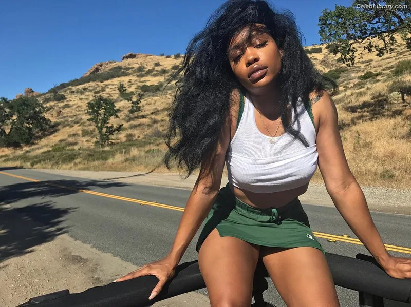 SZA Solana Rowe photo 16 of 457