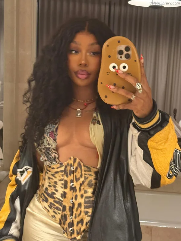 SZA Solana Rowe photo 20 of 457