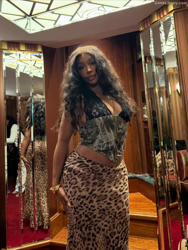 SZA Solana Rowe photo 11 of 457