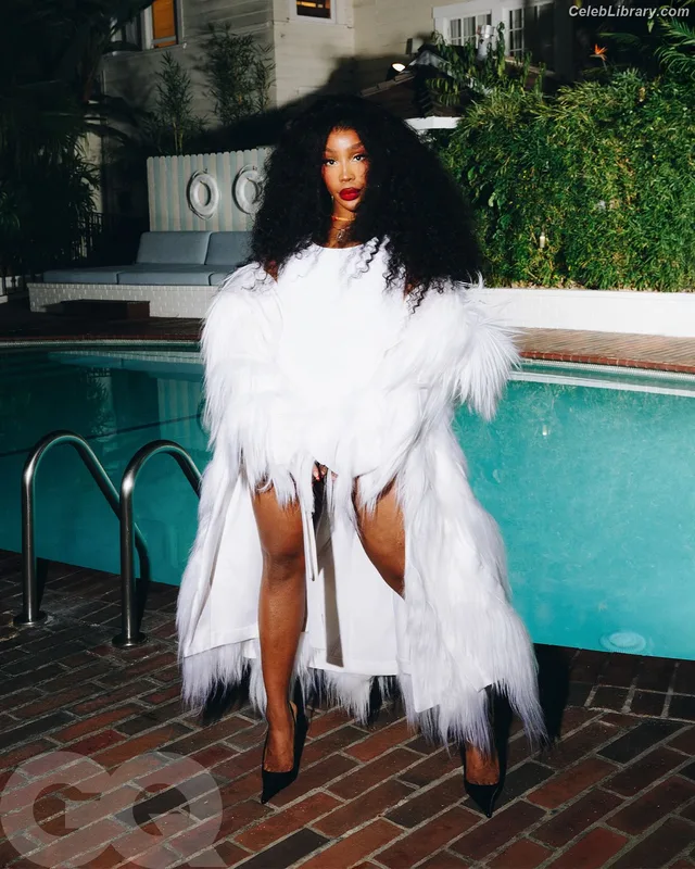 SZA Solana Rowe photo 12 of 457