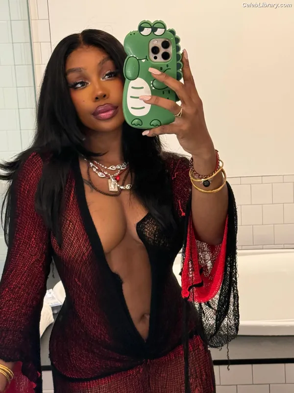 SZA Solana Rowe photo 5 of 457