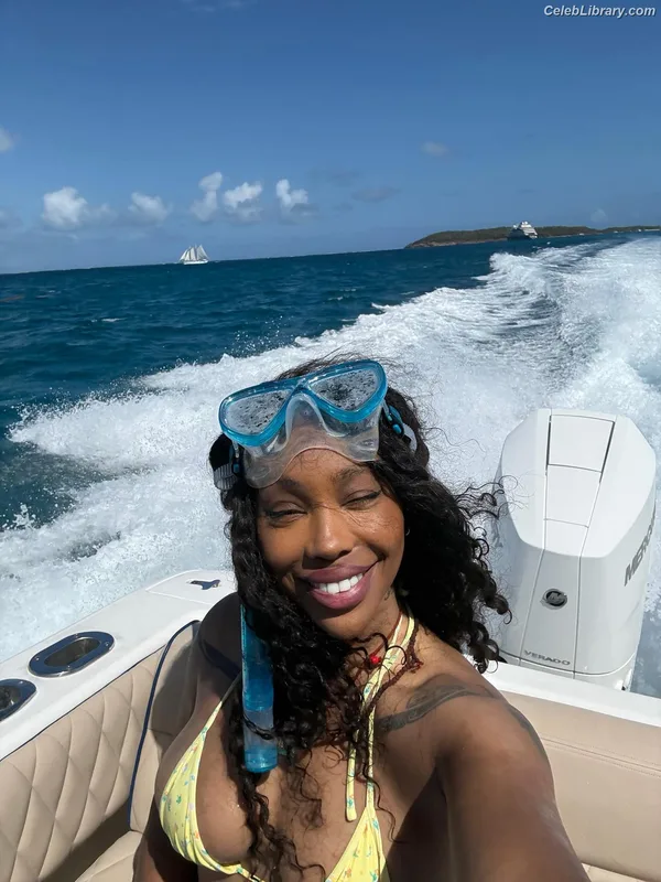 SZA Solana Rowe photo 8 of 457