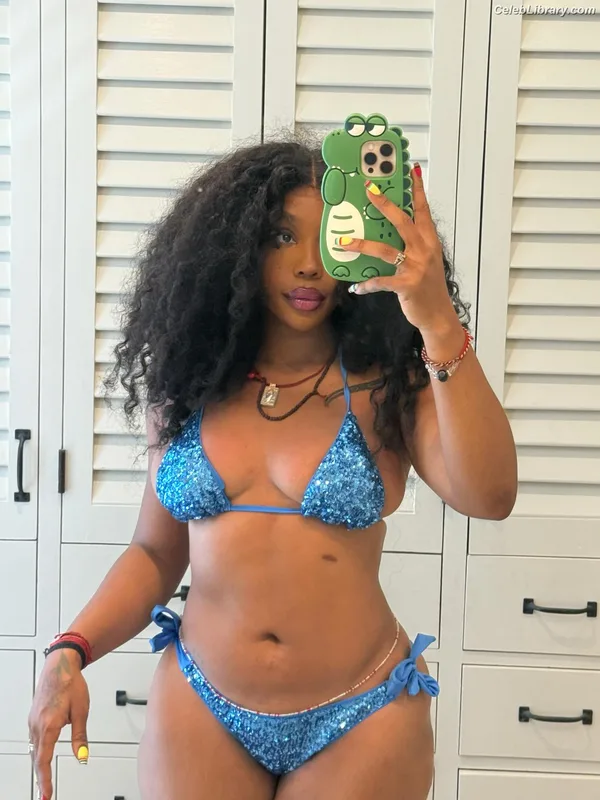 SZA Solana Rowe photo 10 of 457