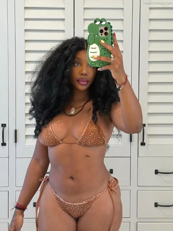 SZA Solana Rowe photo 11 of 457