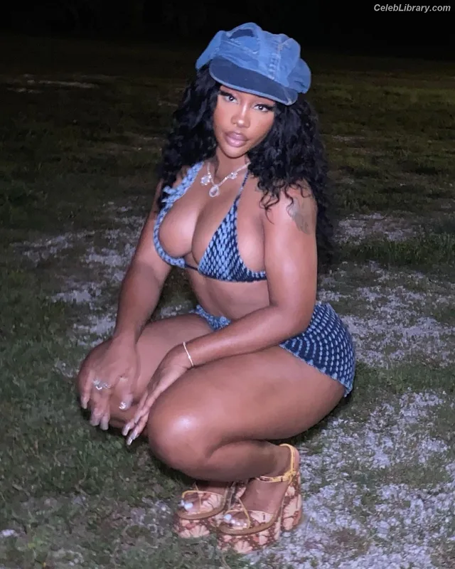 SZA Solana Rowe photo 22 of 457
