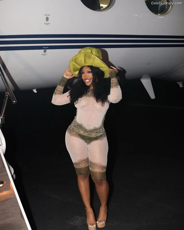 SZA Solana Rowe photo 2 of 457
