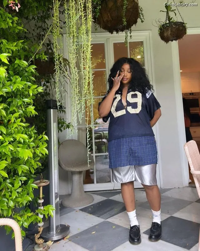 SZA Solana Rowe photo 7 of 457