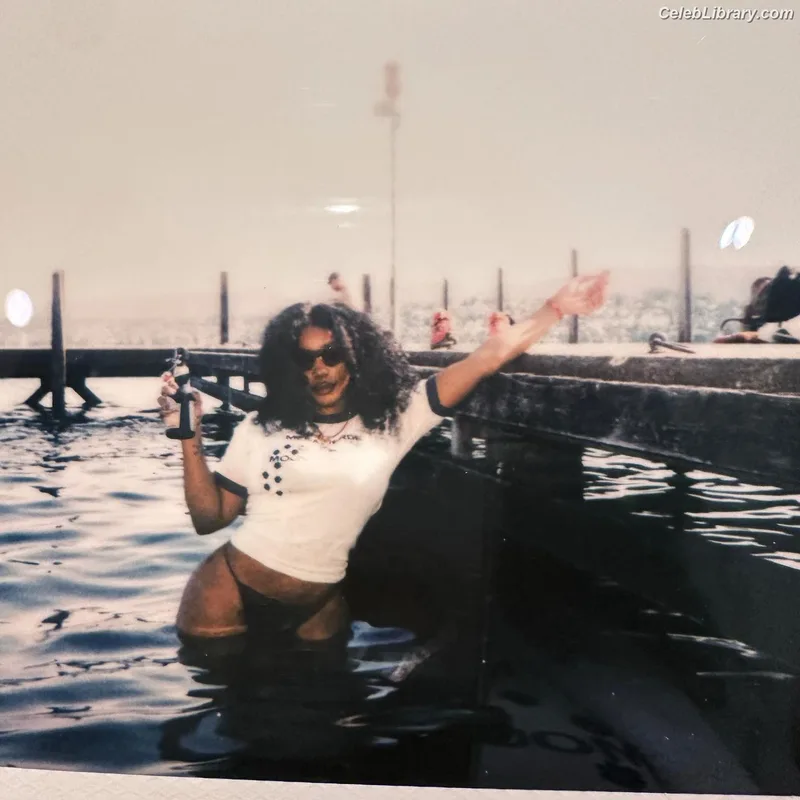 SZA Solana Rowe photo 12 of 457