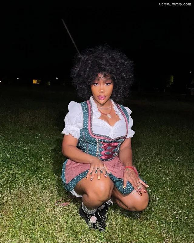 SZA Solana Rowe photo 13 of 457