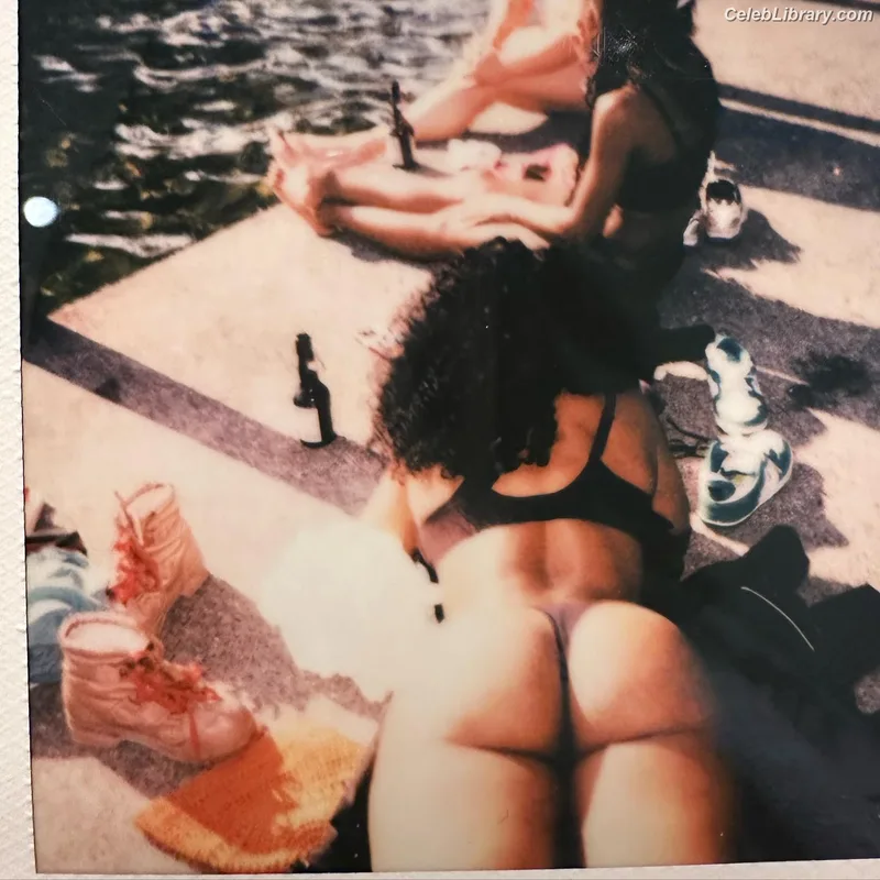 SZA Solana Rowe photo 16 of 457