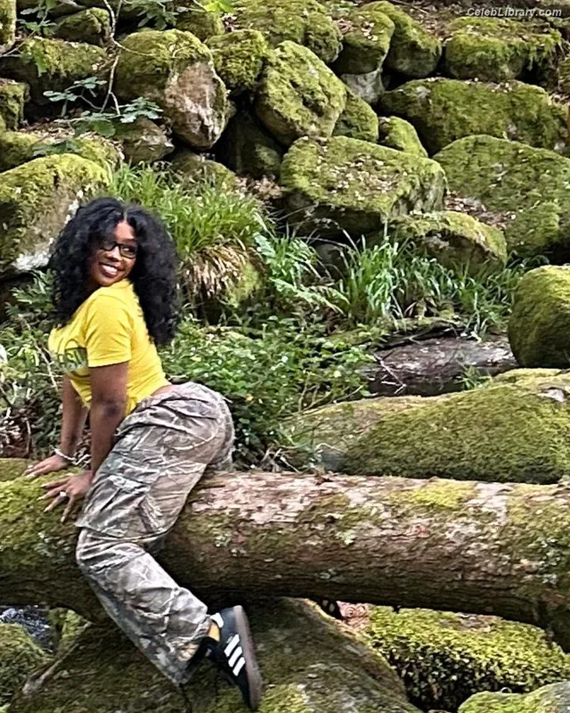 SZA Solana Rowe photo 20 of 457