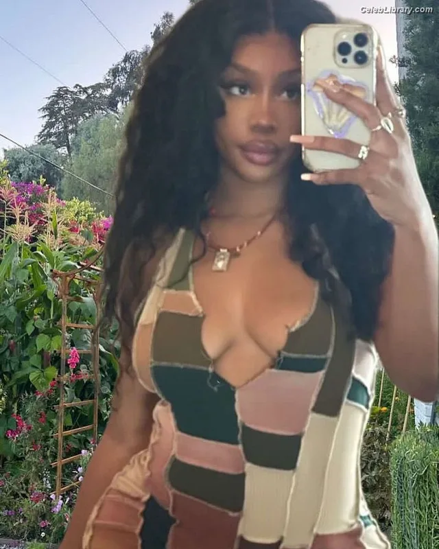SZA Solana Rowe photo 24 of 457