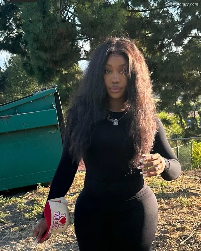 SZA Solana Rowe photo 1 of 457