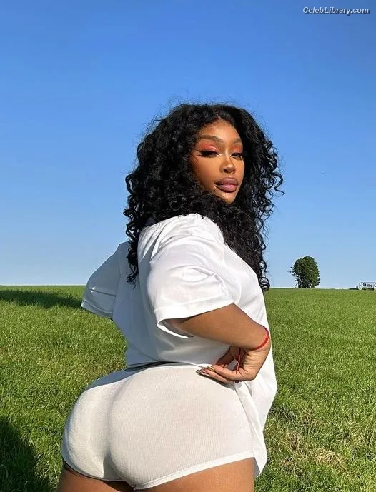 SZA Solana Rowe photo 5 of 457