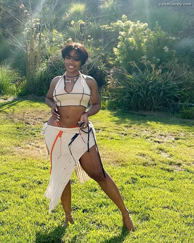 SZA Solana Rowe photo 6 of 457