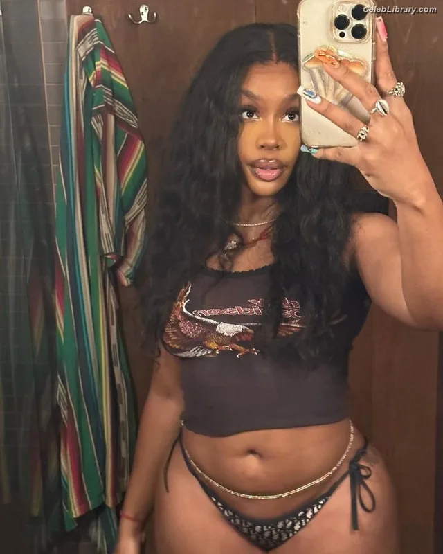 SZA Solana Rowe photo 8 of 457