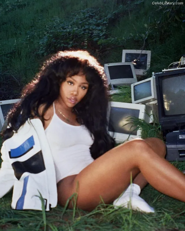 SZA Solana Rowe photo 18 of 457