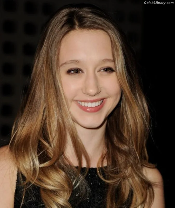Taissa Farmiga photo 14 of 34