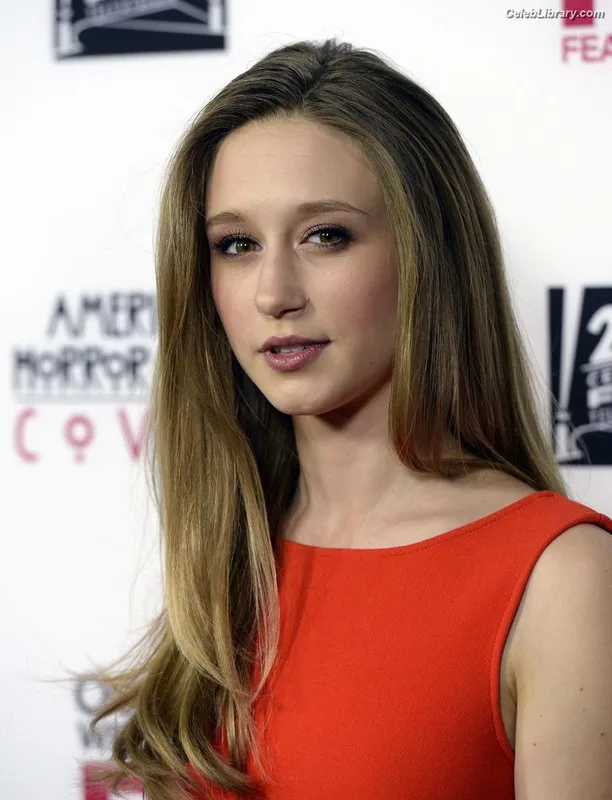 Taissa Farmiga photo 24 of 34