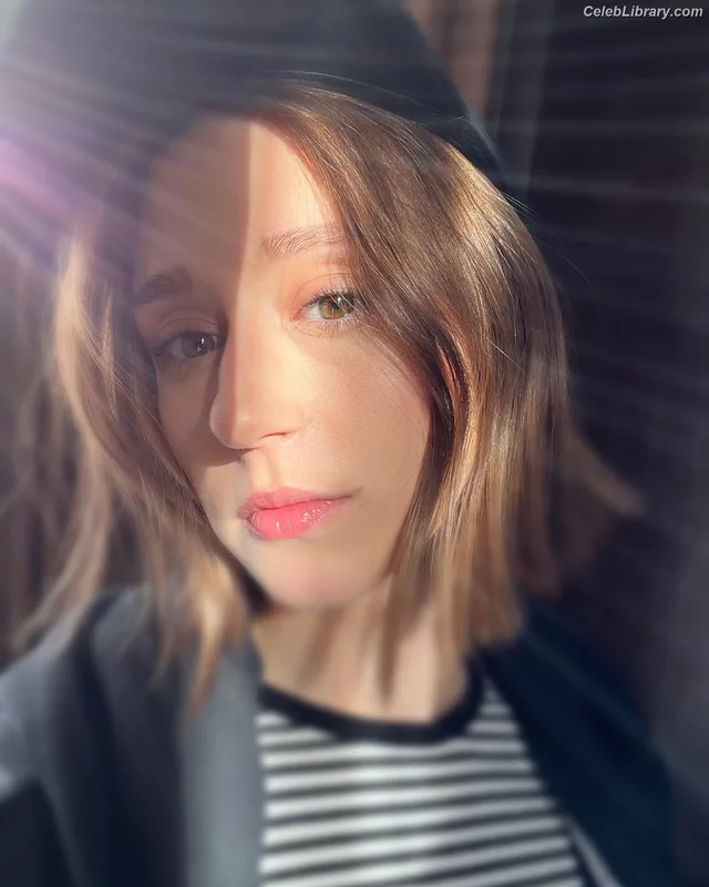 Taissa Farmiga photo 1 of 34