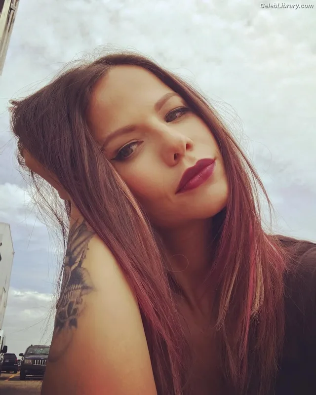 Tammin Sursok photo 2 of 212