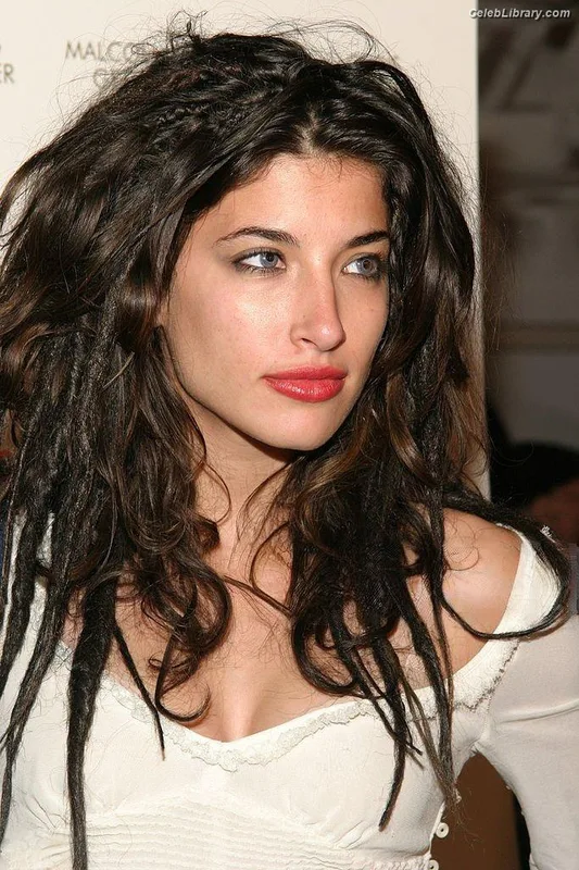Tania Raymonde photo 4 of 93