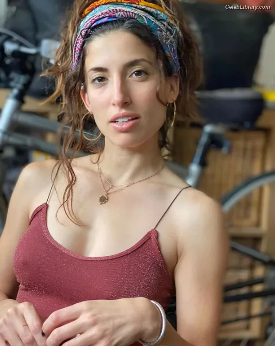 Tania Raymonde photo 7 of 93