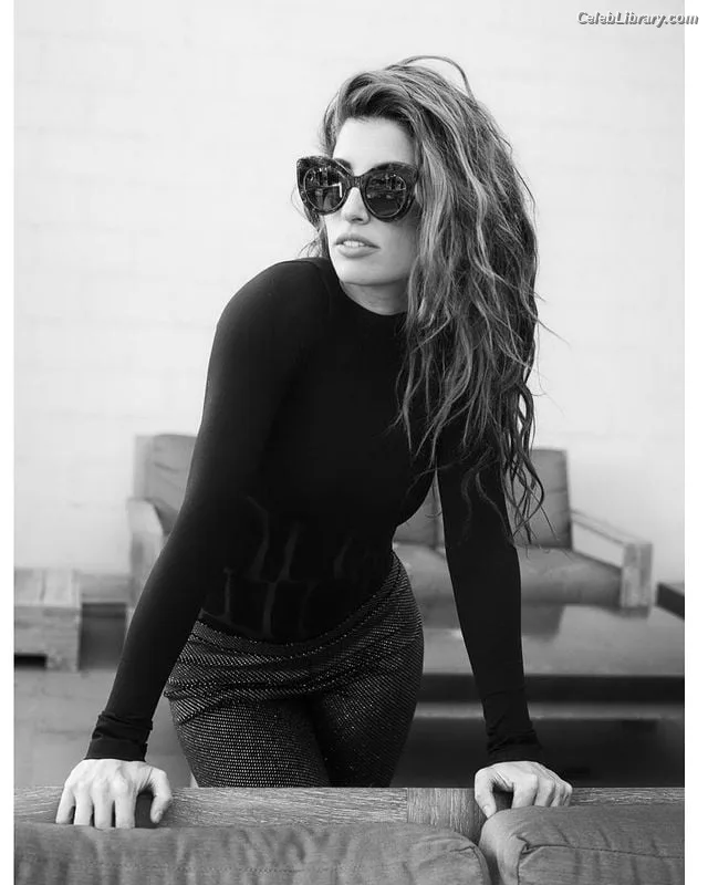 Tania Raymonde photo 19 of 93
