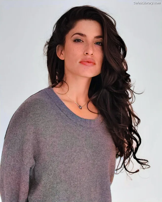 Tania Raymonde photo 5 of 93