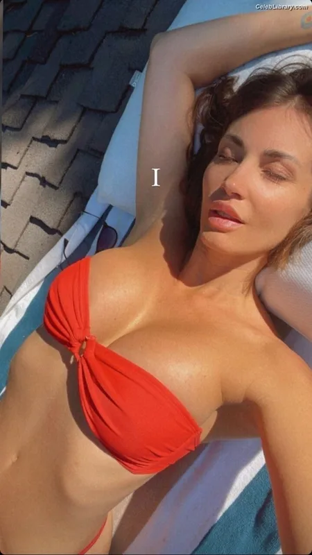 Tanit Phoenix photo 5 of 18