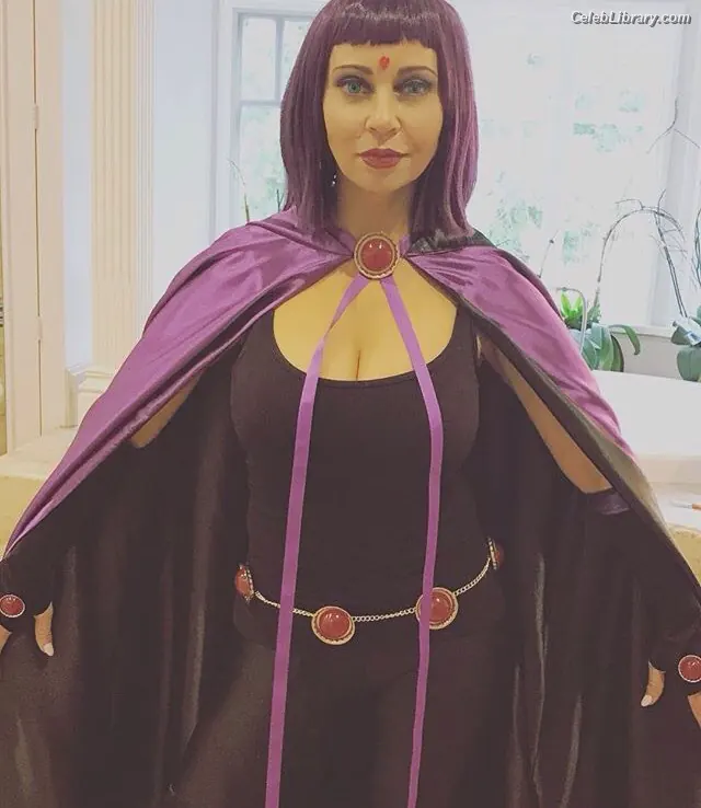 Tara Strong photo 11 of 191