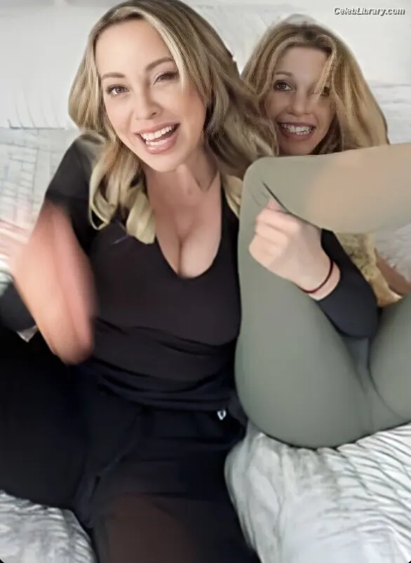 Tara Strong photo 24 of 191