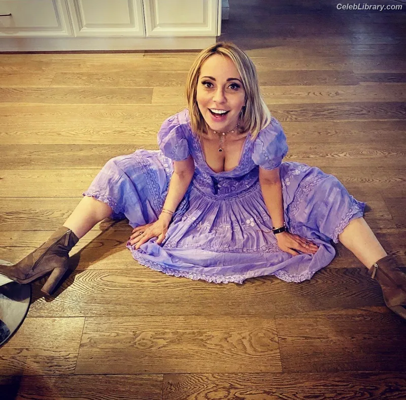 Tara Strong photo 20 of 182
