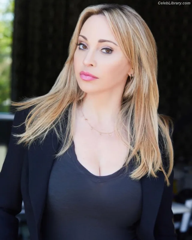 Tara Strong photo 24 of 182