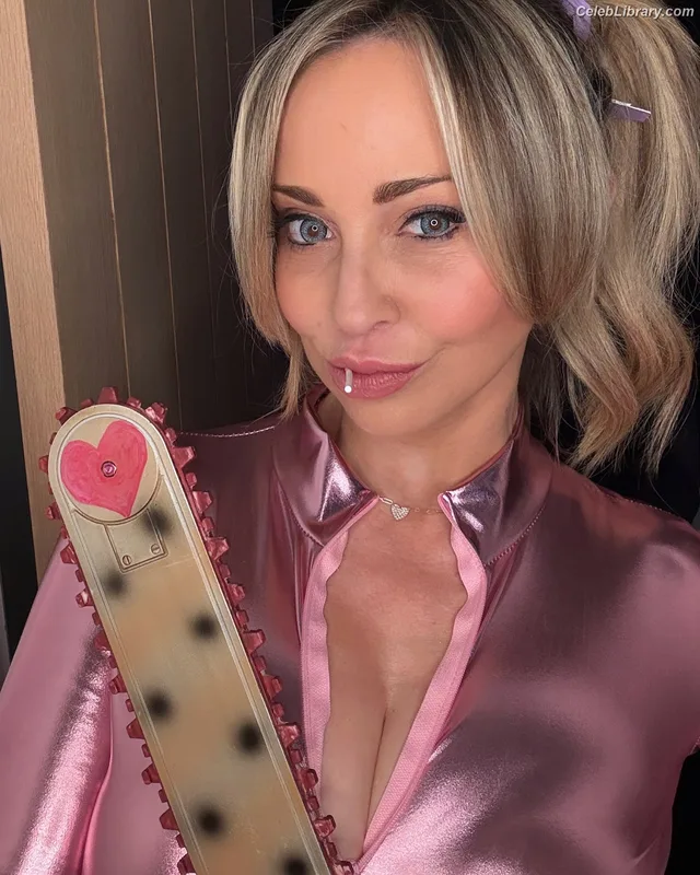 Tara Strong photo 16 of 182
