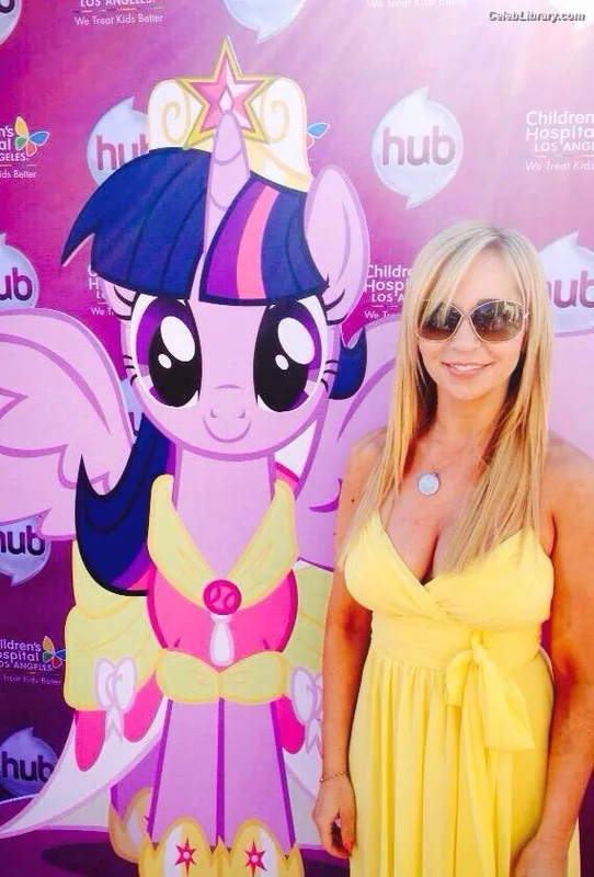 Tara Strong photo 17 of 182