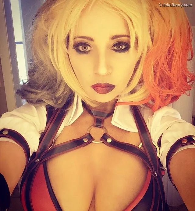 Tara Strong photo 5 of 182