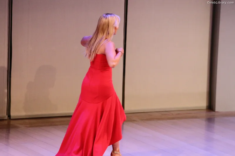 Tara Strong photo 5 of 182