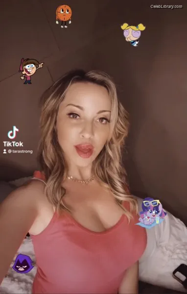 Tara Strong photo 14 of 182