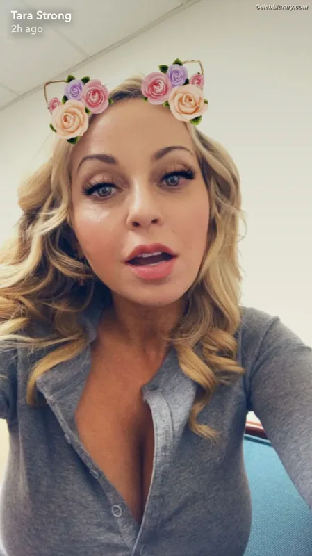Tara Strong photo 16 of 182