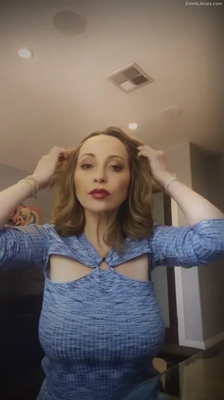 Tara Strong photo 19 of 182