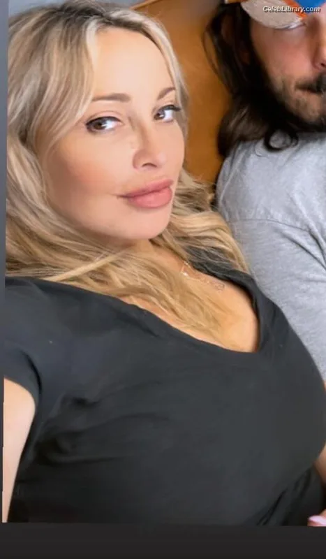 Tara Strong photo 6 of 182