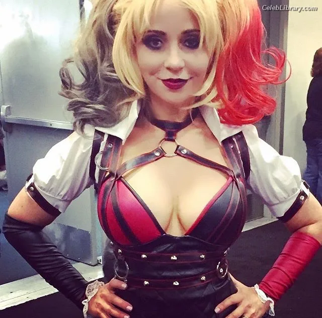 Tara Strong photo 11 of 182