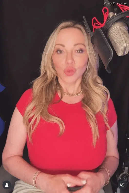 Tara Strong photo 8 of 182