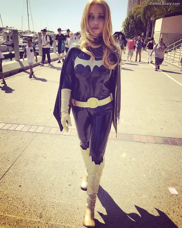 Tara Strong photo 12 of 182