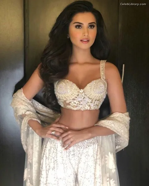 Tara Sutaria photo 15 of 29