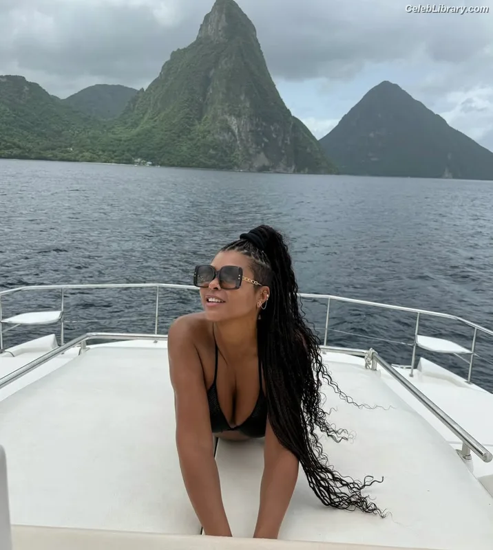 Taraji P. Henson photo 1 of 391