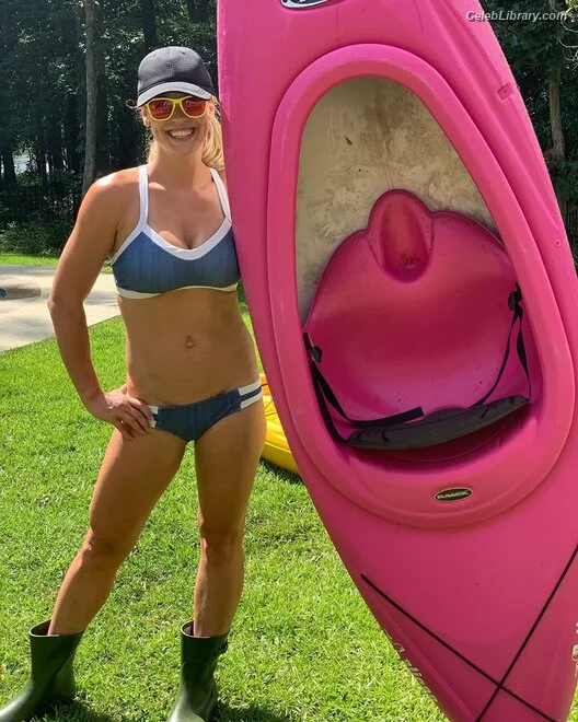 Taryn Terrell photo 9 of 501